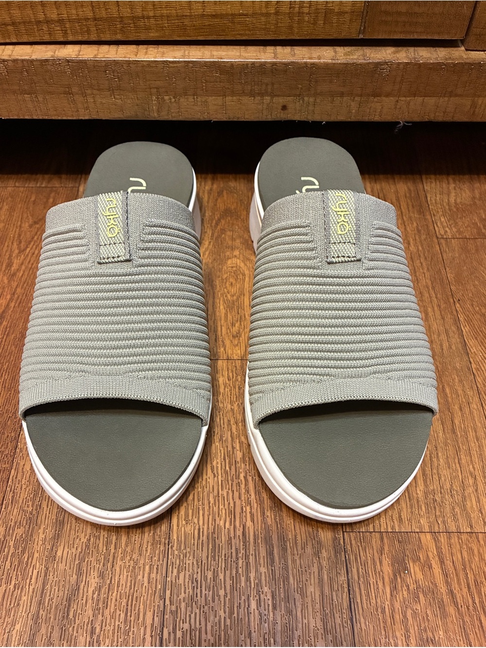 Women’s Ryka Epic Slide Sandals in Abbey Green Size 6 NWT - Picture 2 of 10